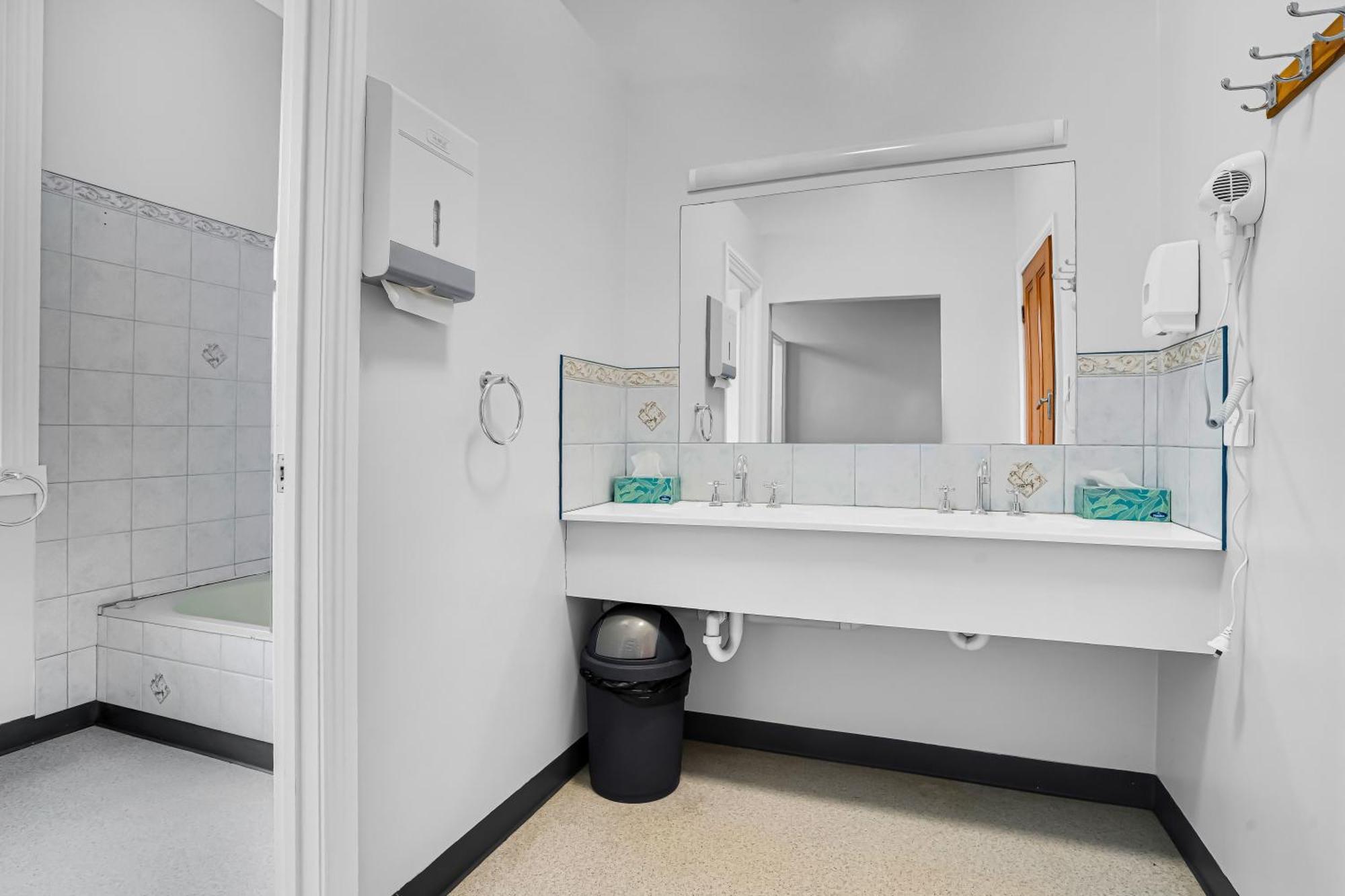 Bischoff Hotel Waratah Quarto foto