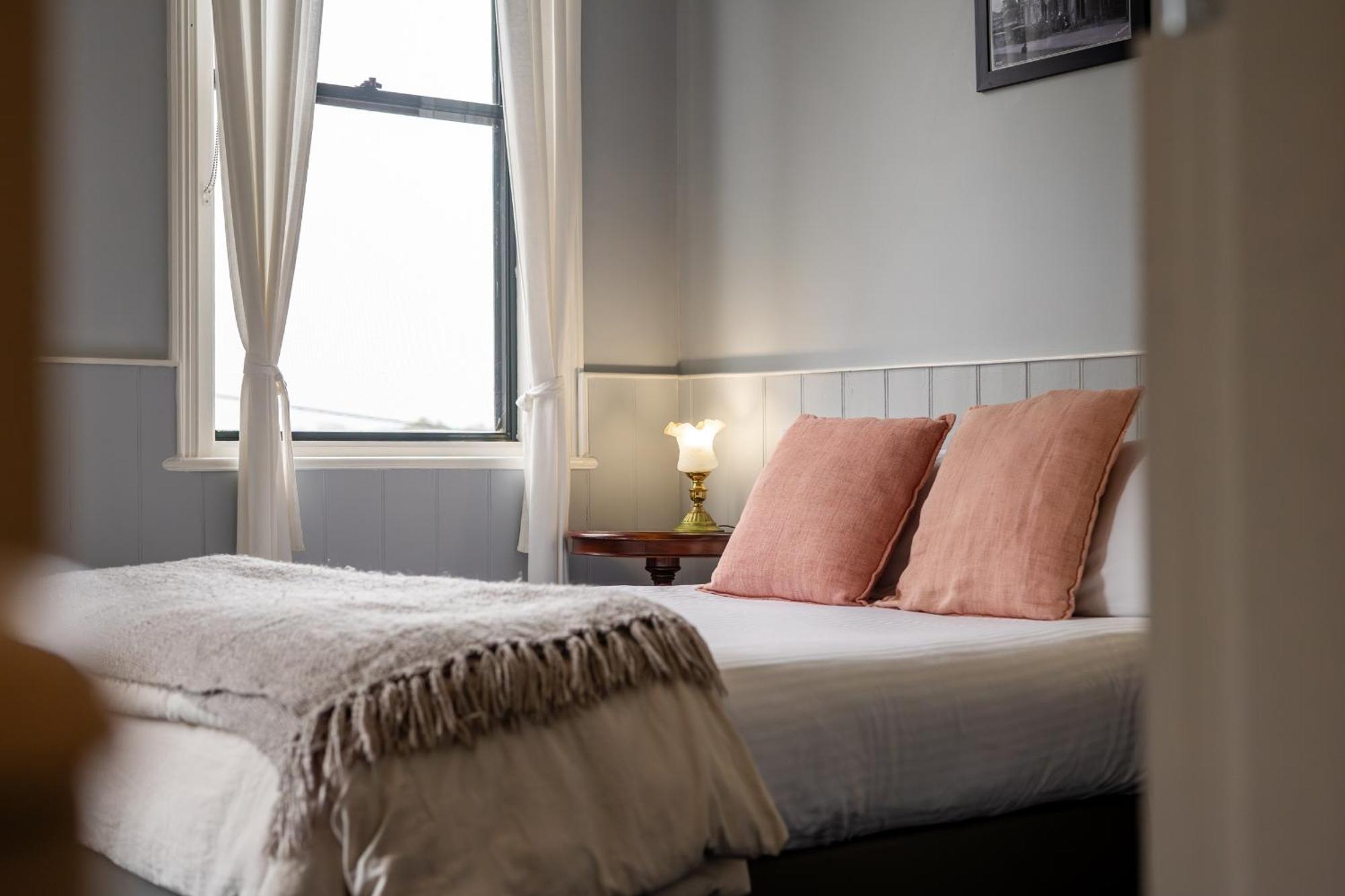 Bischoff Hotel Waratah Quarto foto