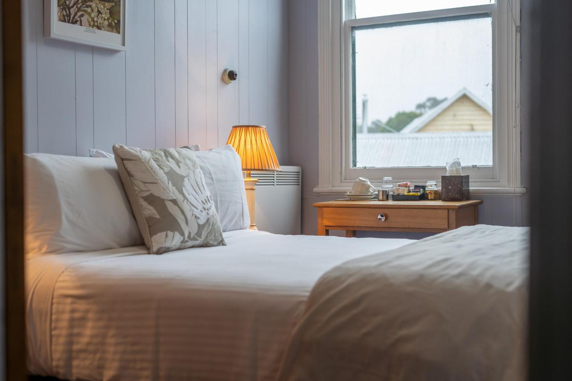 Bischoff Hotel Waratah Quarto foto