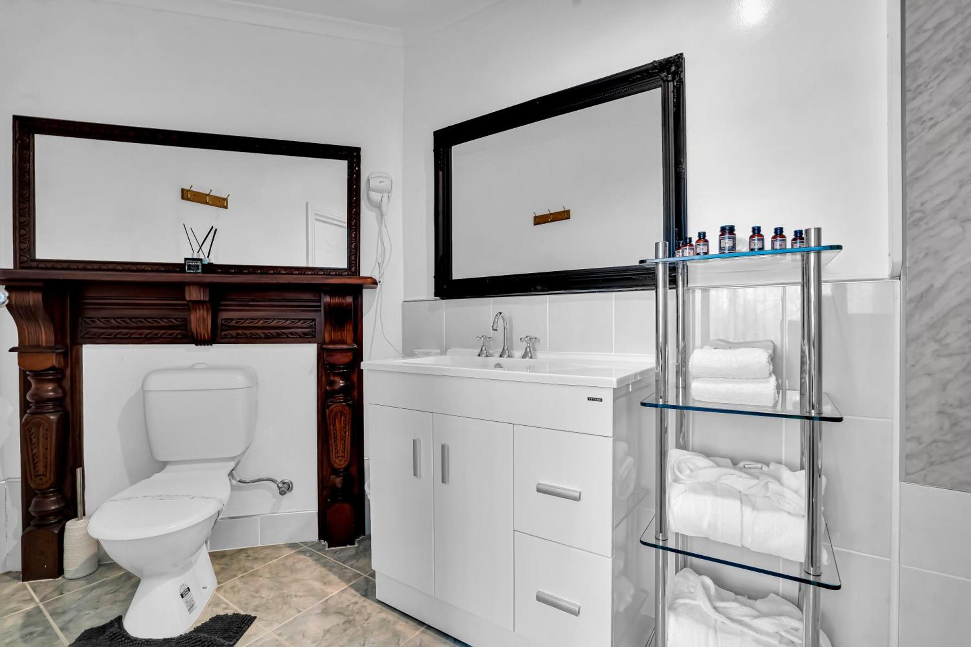 Bischoff Hotel Waratah Quarto foto